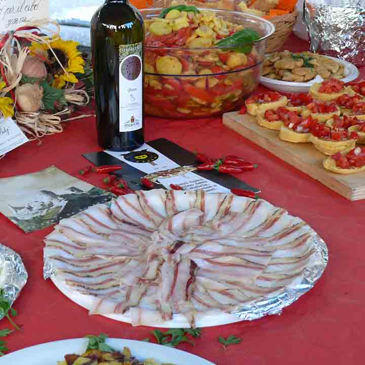 Calabria to taste: food and wine proposals.